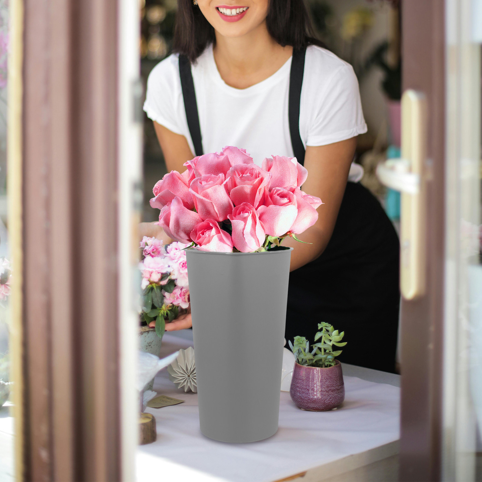 Creative Triangular Bucket Tal - огляд і ціна The Florist Supply Shop